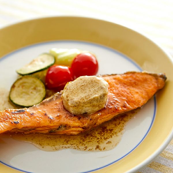 バターに混ぜて鮭のムニエルに